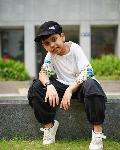 Boy round neck plain drop shoulder t-shirt with design on pocket and sleeves